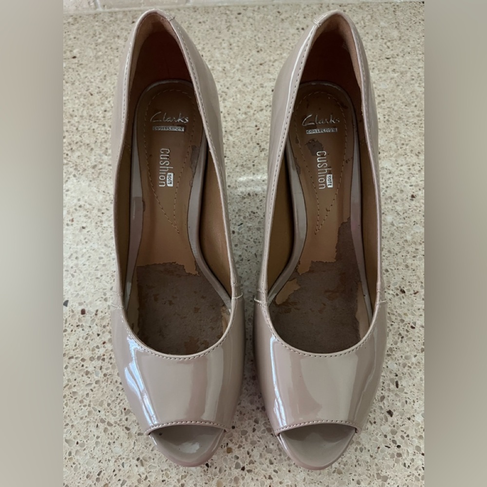 Excellent condition Clark’s Collection Soft Cushion peep toe pumps. - Picture 2 of 7